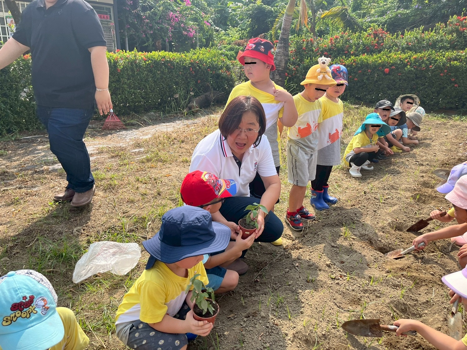 幼兒化身小農夫栽種蔬果 作中學體驗食農教育 - https://www.watchmedia01.com