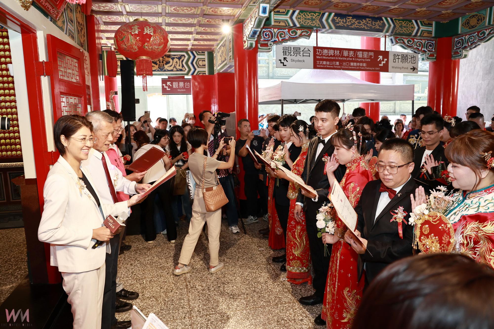 南投集團婚禮許縣長贈送土地公金戒指祝福30對新人 - https://www.watchmedia01.com