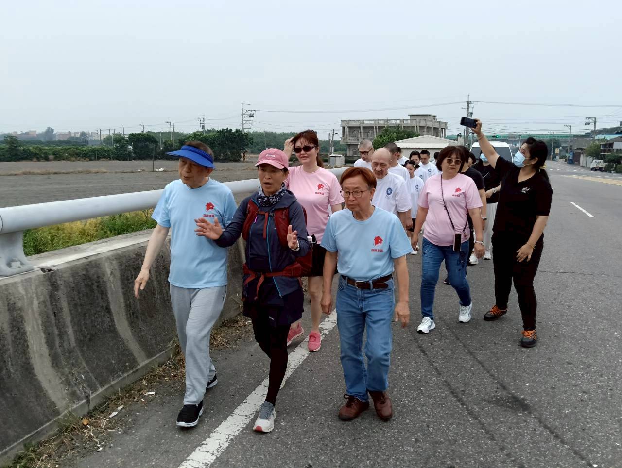 （有影片）／千里行愛　家庭主婦徒步環島募善款　黃雅莉走進芳苑喜願家園 - https://www.watchmedia01.com