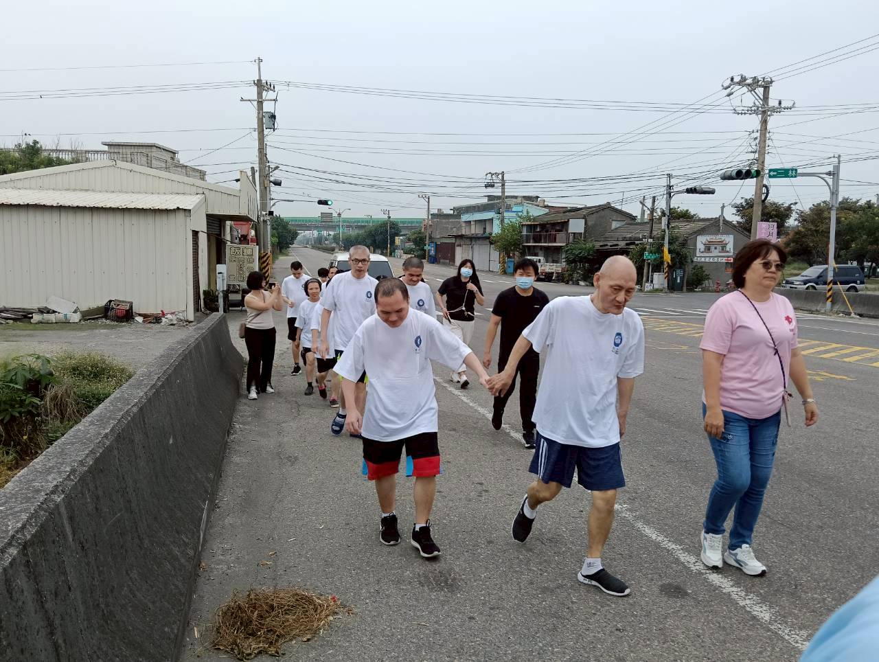 （有影片）／千里行愛　家庭主婦徒步環島募善款　黃雅莉走進芳苑喜願家園 - https://www.watchmedia01.com