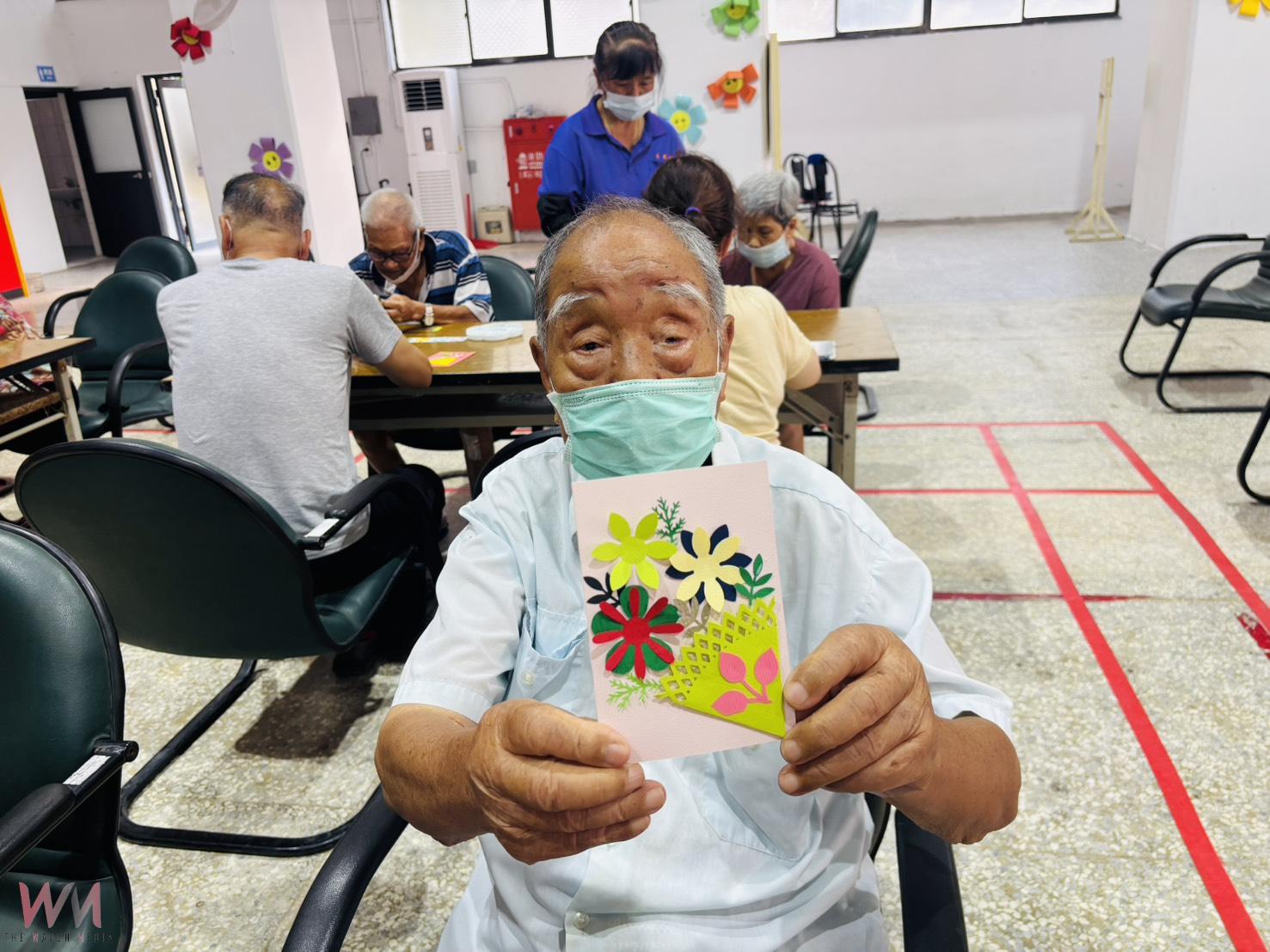 彰化榮家攜手埔榮　社工帶長輩手作花卡療癒身心 - https://www.watchmedia01.com