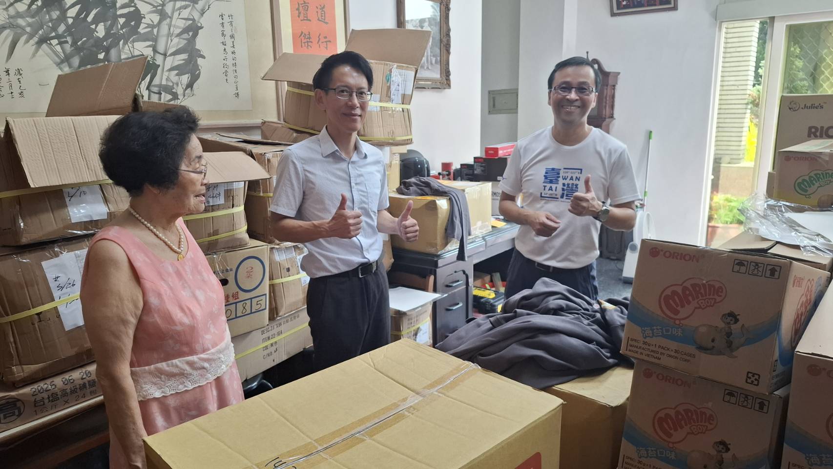 張金鑾文藝基金會捐物資　提前祝中彰榮家長輩榮民節快樂 - https://www.watchmedia01.com