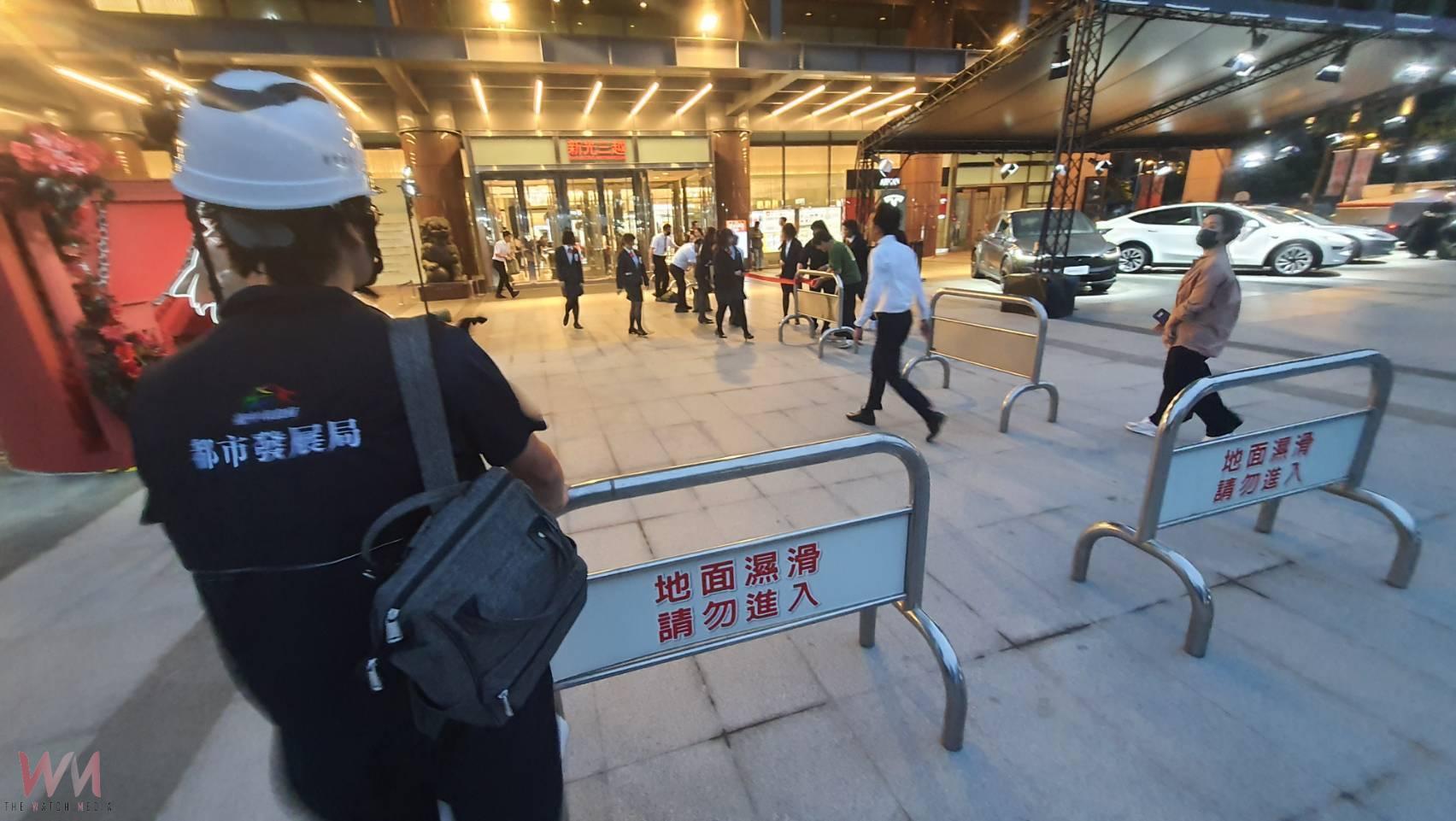風力強大致台中新光三越玻璃破損 市府都發局:依規列管限期改善否則得連續罰鍰 - https://www.watchmedia01.com