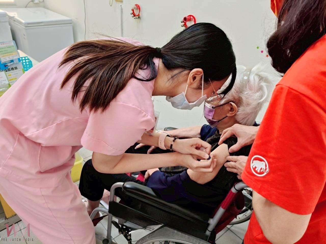 台中流感疫情進入流行期 衛生局籲民眾自主戴口罩、儘速接種疫苗護健康 - https://www.watchmedia01.com