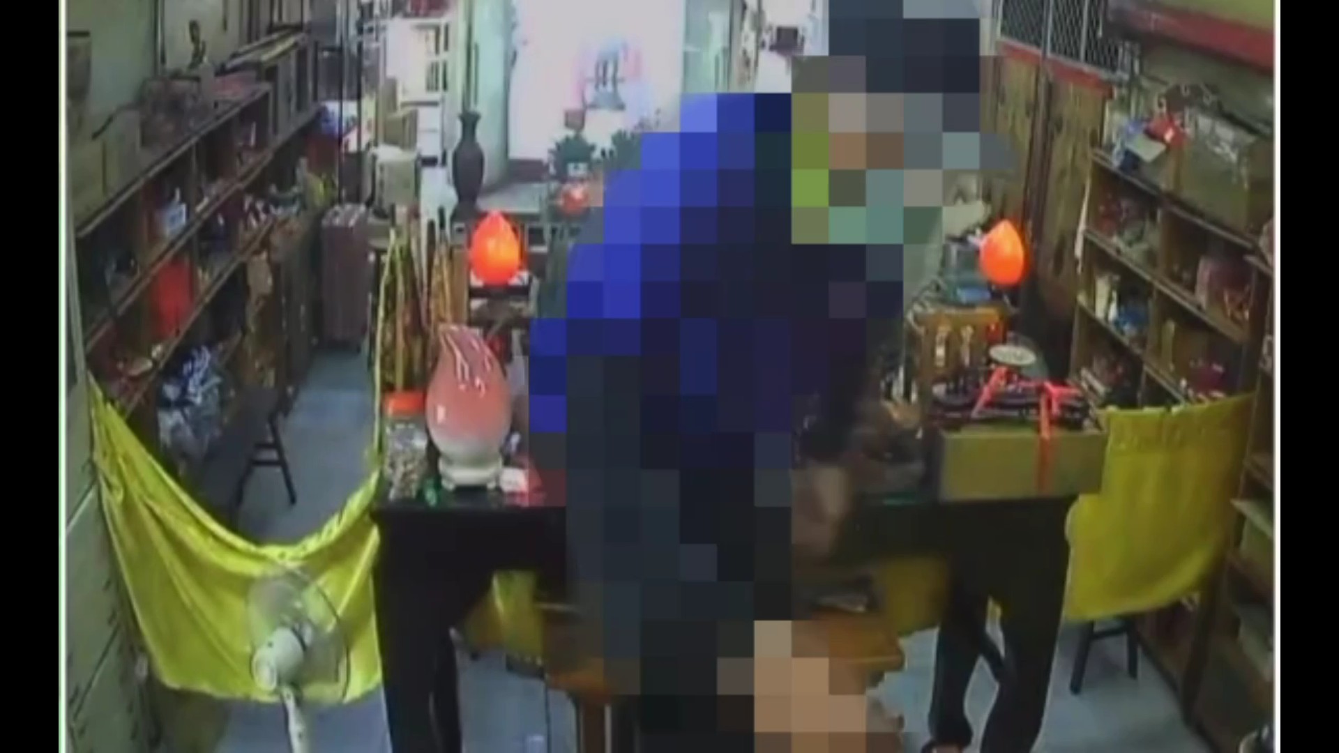 （有影片）／虔誠膜拜是假？溪州天圓宮關帝金牌被偷走20萬 - https://www.watchmedia01.com