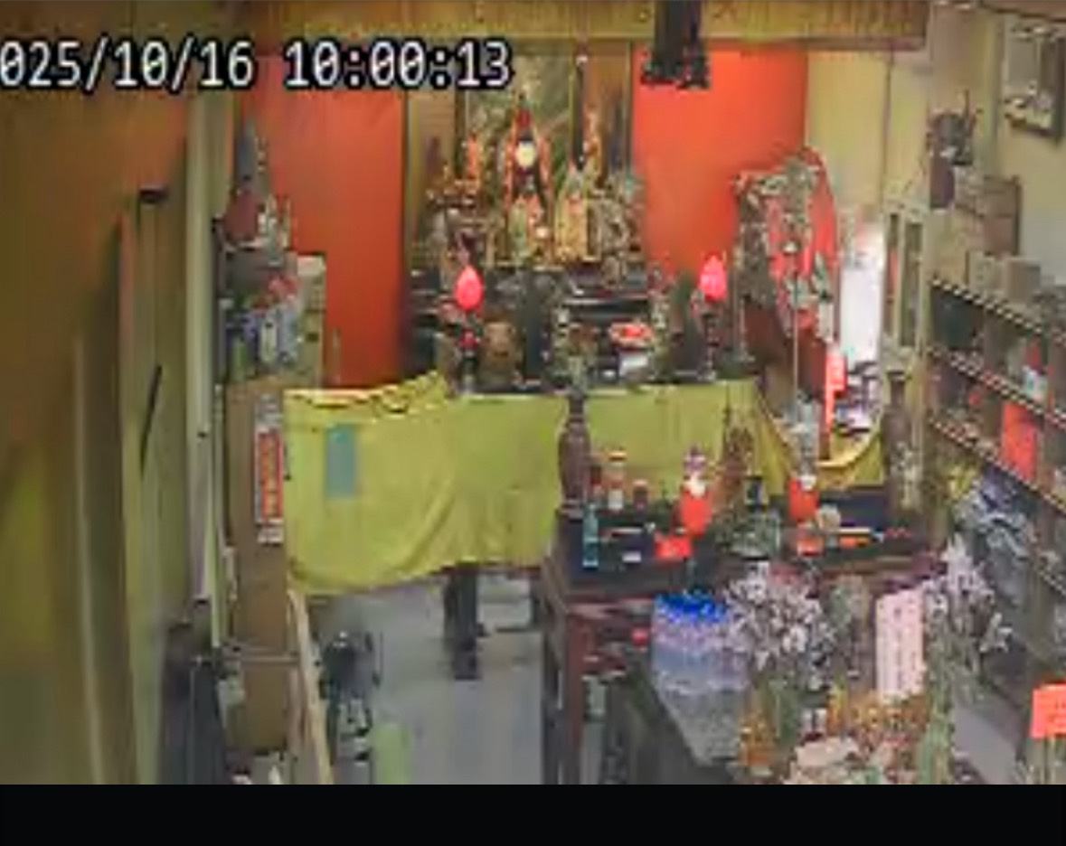 （有影片）／虔誠膜拜是假？溪州天圓宮關帝金牌被偷走20萬 - https://www.watchmedia01.com
