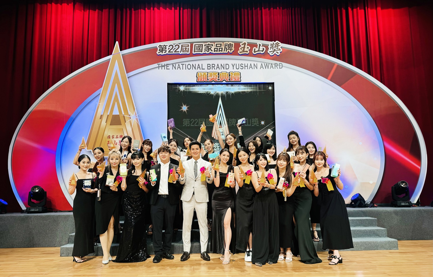 台灣生技之光婕樂纖 狂掃「第22屆 國家品牌玉山獎」奪下業界最多的25項獎項 創最高紀錄! - https://www.watchmedia01.com