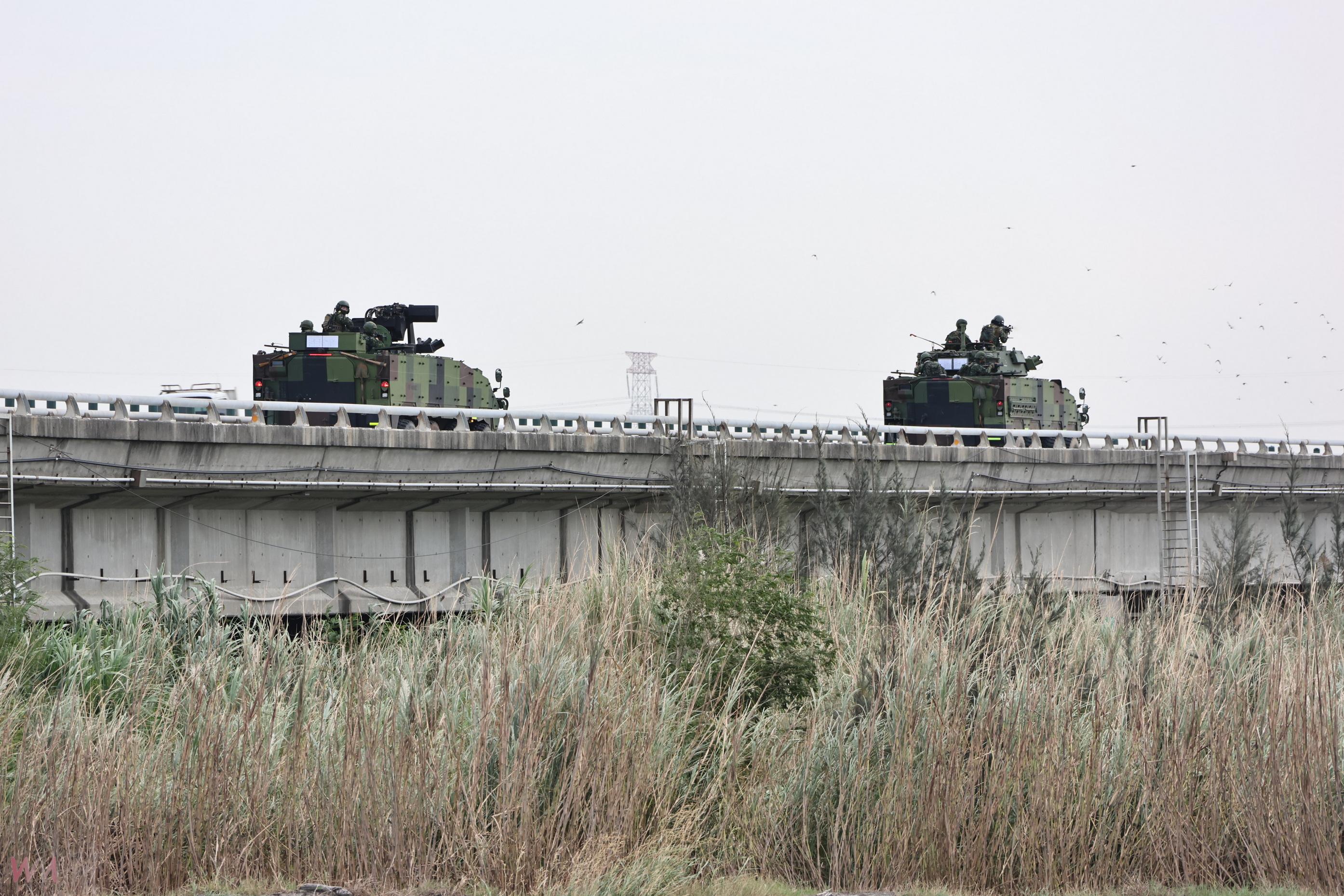 陸軍「陸勝1號」實兵操演 彰化西濱大橋上演裝甲對抗 - https://www.watchmedia01.com