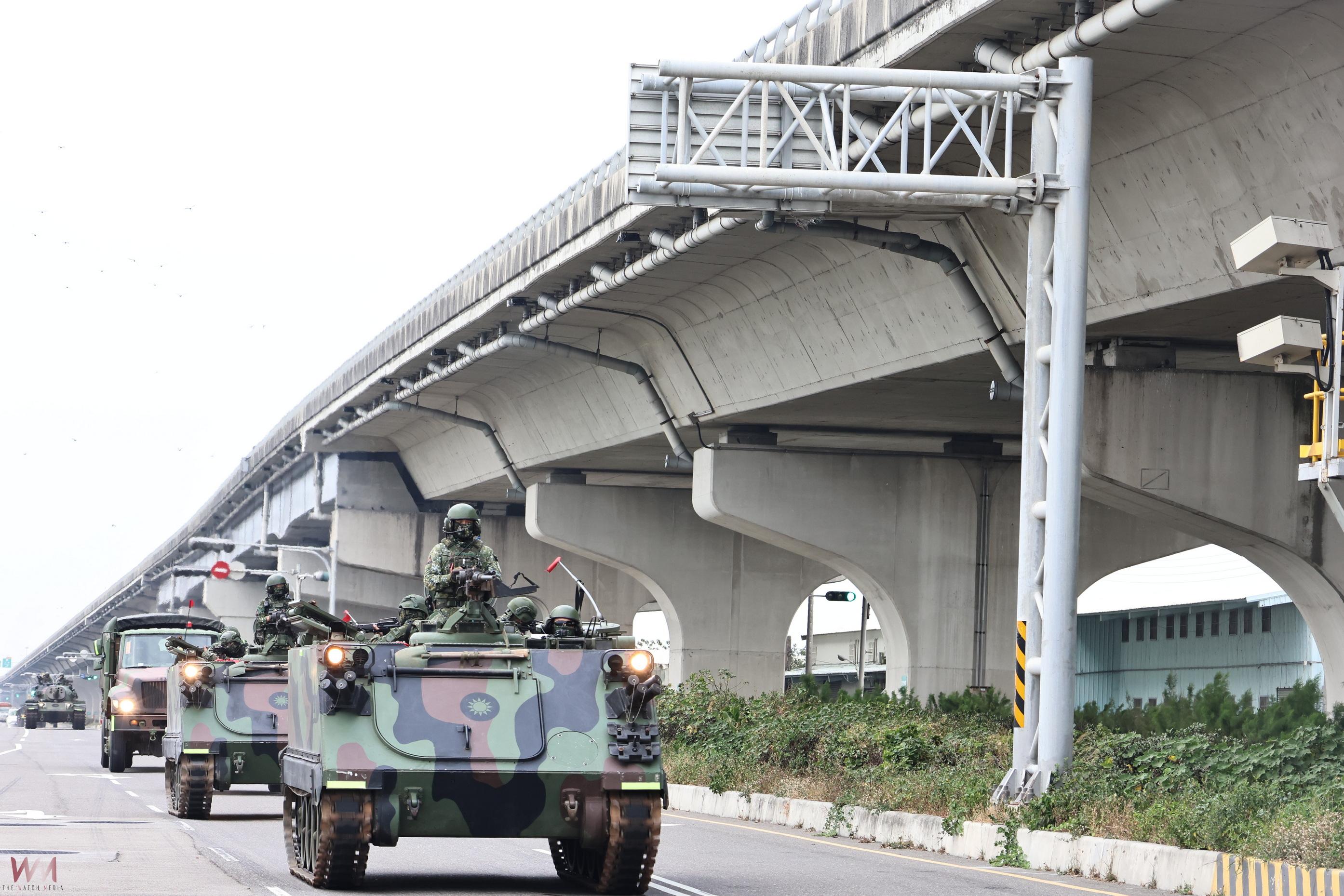 陸軍「陸勝1號」實兵操演 彰化西濱大橋上演裝甲對抗 - https://www.watchmedia01.com