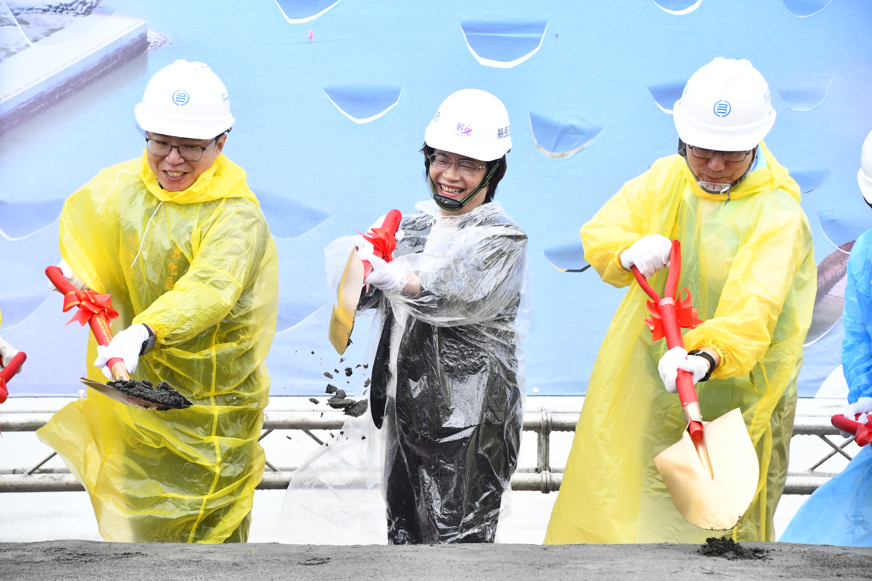 (有影片)/彰化漁港南北護岸動土開工 中央地方攜手打造安全港灣 - https://www.watchmedia01.com