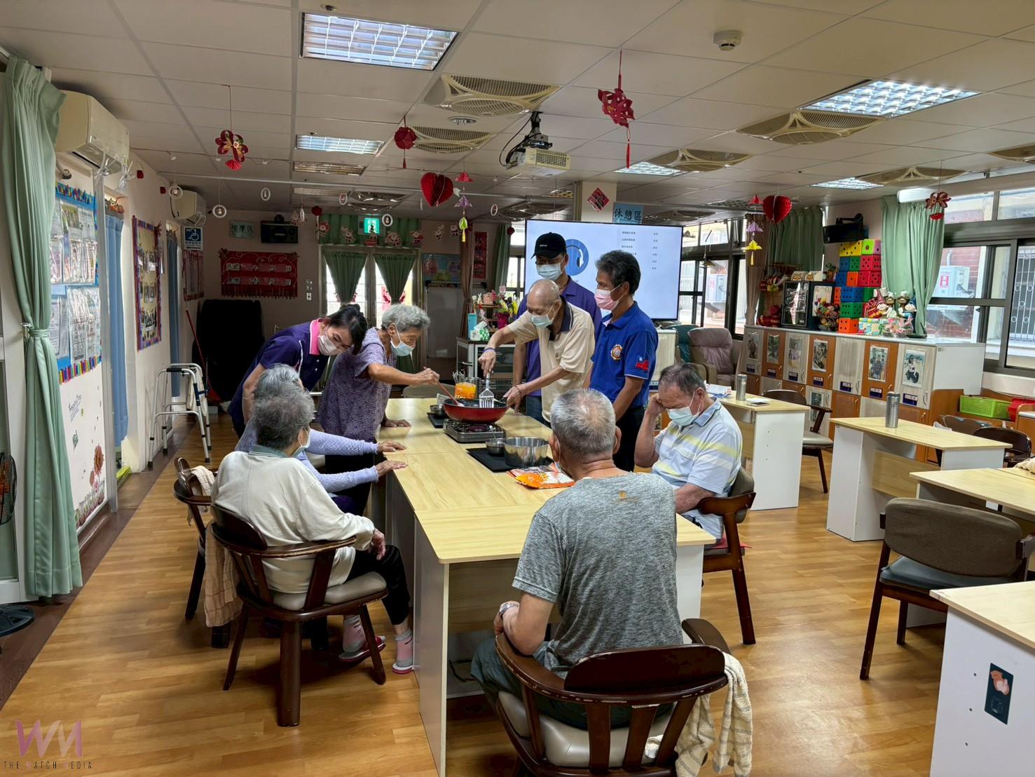 (有影片)/麵茶香暖秋!彰化榮家長輩炒麵茶喚回古早味回憶 - https://www.watchmedia01.com