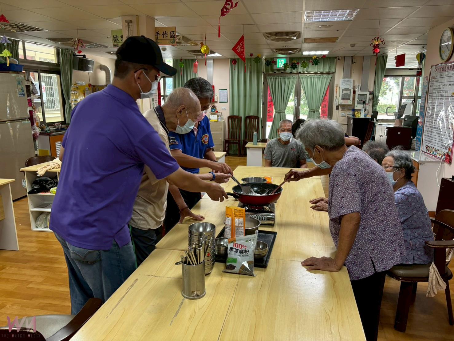 (有影片)/麵茶香暖秋!彰化榮家長輩炒麵茶喚回古早味回憶 - https://www.watchmedia01.com