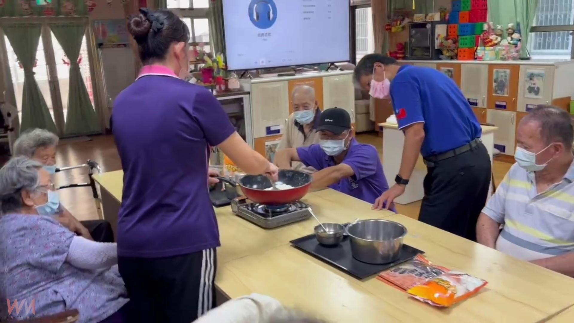 (有影片)/麵茶香暖秋!彰化榮家長輩炒麵茶喚回古早味回憶 - https://www.watchmedia01.com