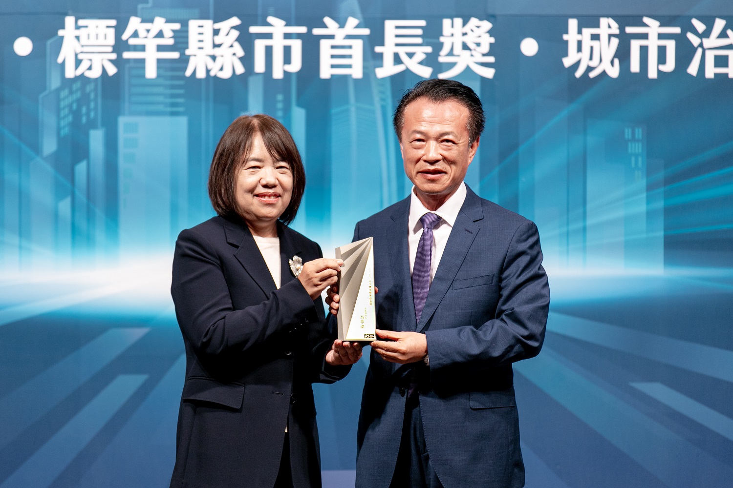 翁章梁蟬聯天下雜誌「標竿縣市首長獎」嘉義縣施政滿意度全國最高 - https://www.watchmedia01.com