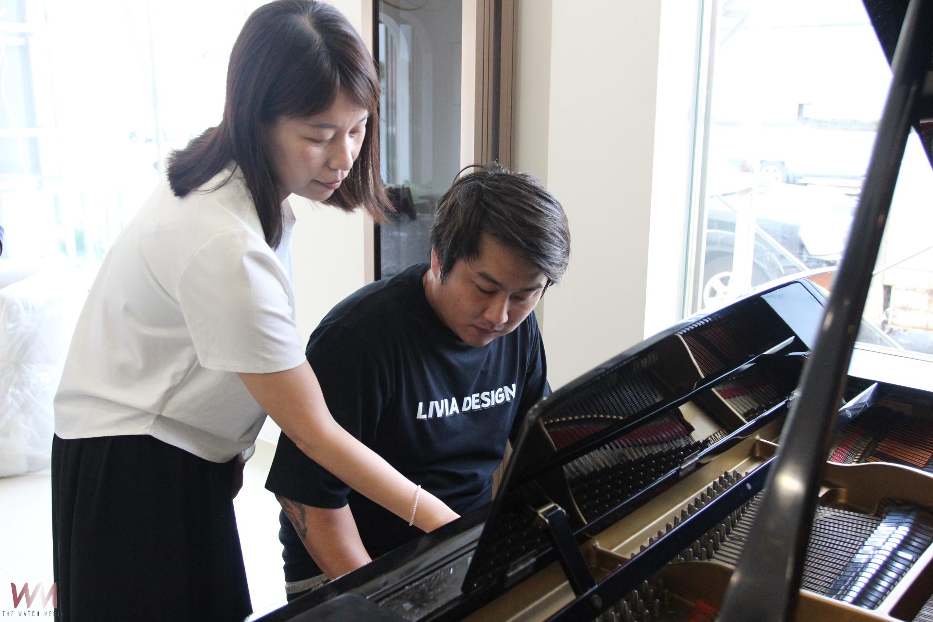 油漆師作場露手彈鋼琴    琴韻網傳爆紅數萬按讚 - https://www.watchmedia01.com