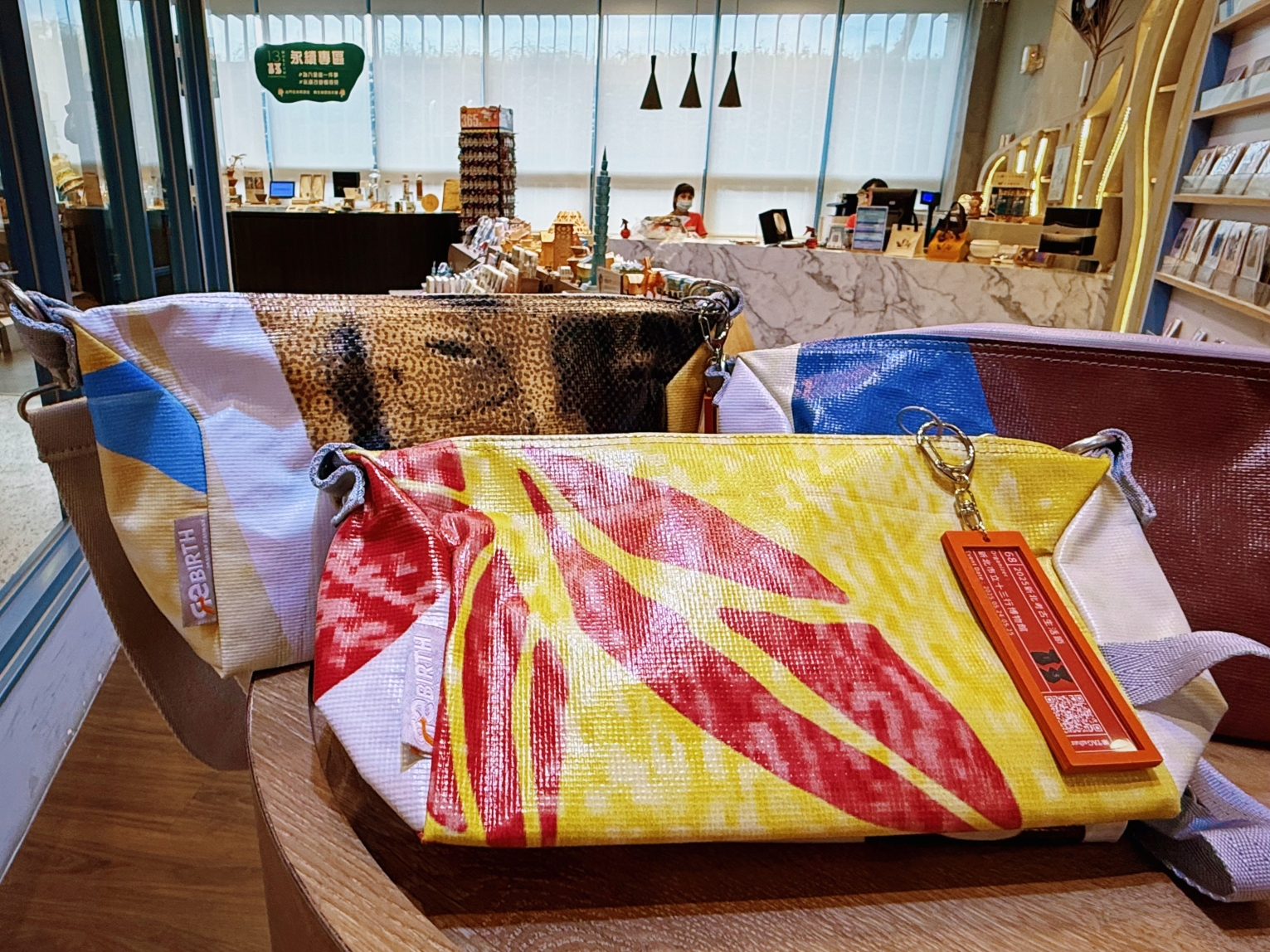 活動帆布華麗變身時尚單品!十三行博物館推出「無二HOBO」時尚包 - https://www.watchmedia01.com