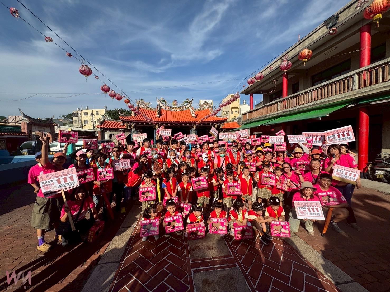 (有影片)/「愛老人,你+1、我+1、再+1」:華山快閃拐杖舞呼籲公益 - https://www.watchmedia01.com