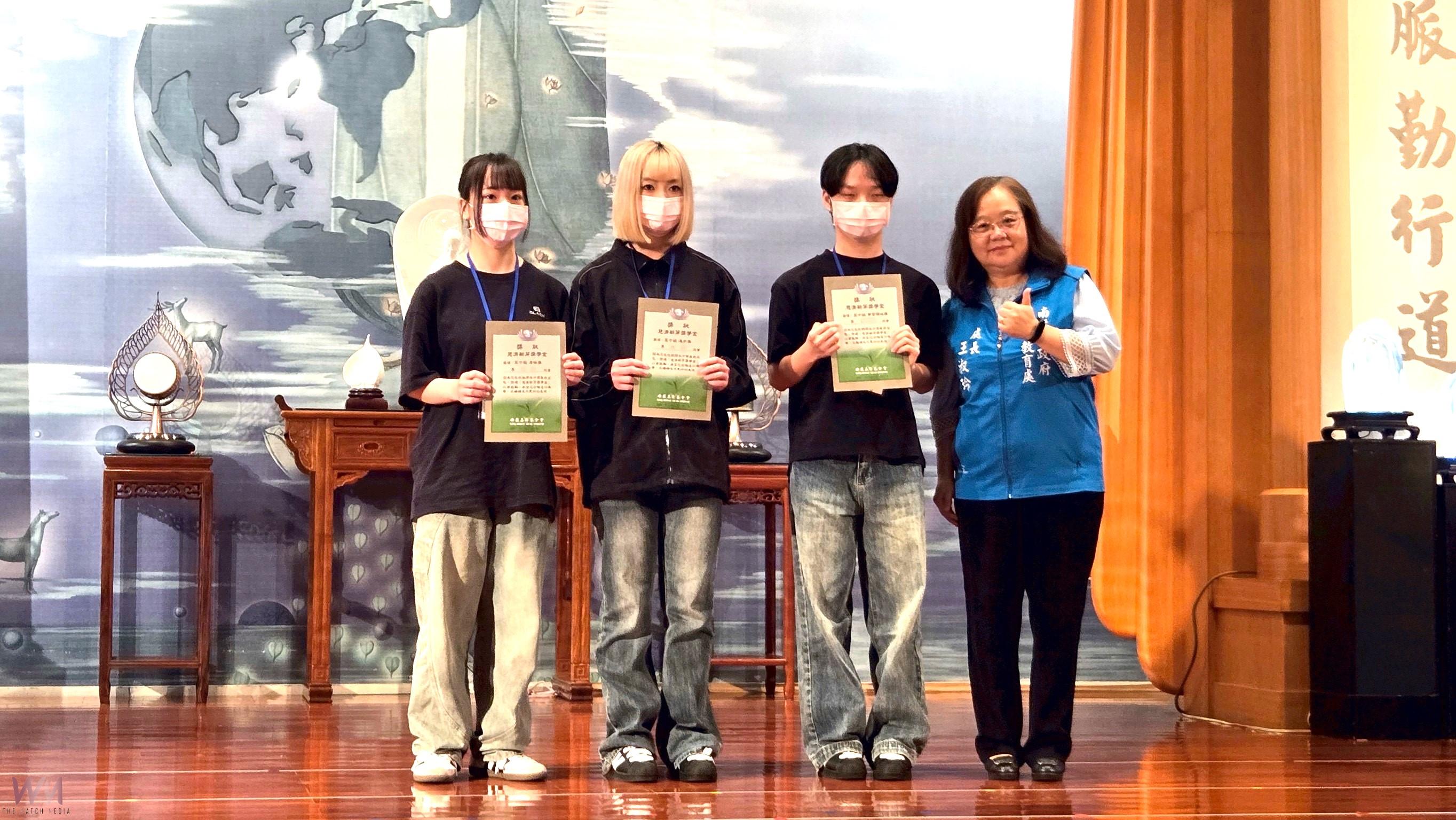 南投慈濟新芽獎學金頒獎 三胞胎兄妹同時獲獎 - https://www.watchmedia01.com