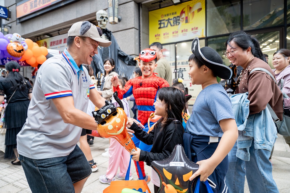 萬聖節搗蛋派對嗨翻林口 議員蔡淑君號召萬人變裝遊行綿延1.7公里 - https://www.watchmedia01.com