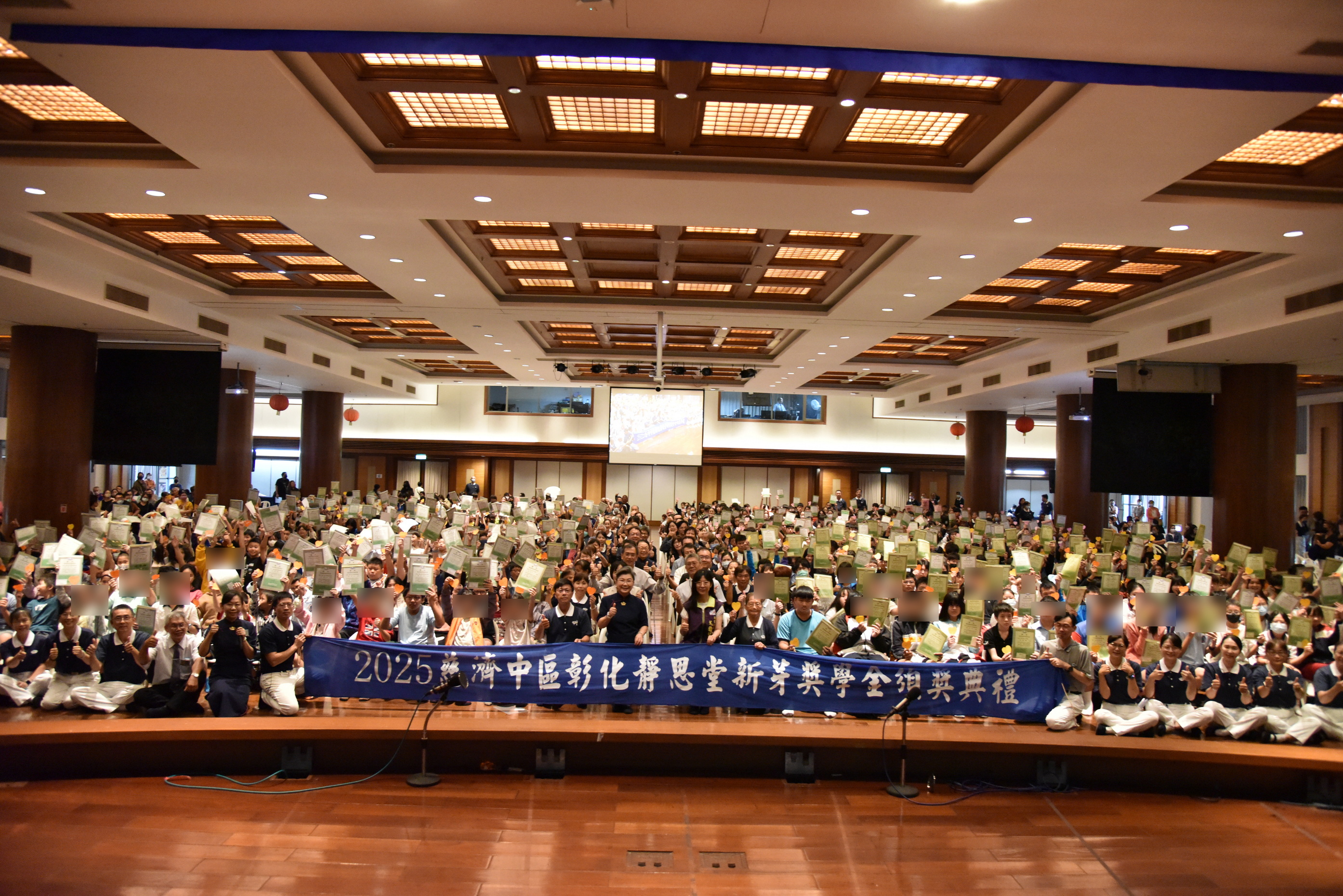 (有影片)/慈濟彰化頒新芽獎學金 799學子在愛中茁壯、綻放希望 - https://www.watchmedia01.com