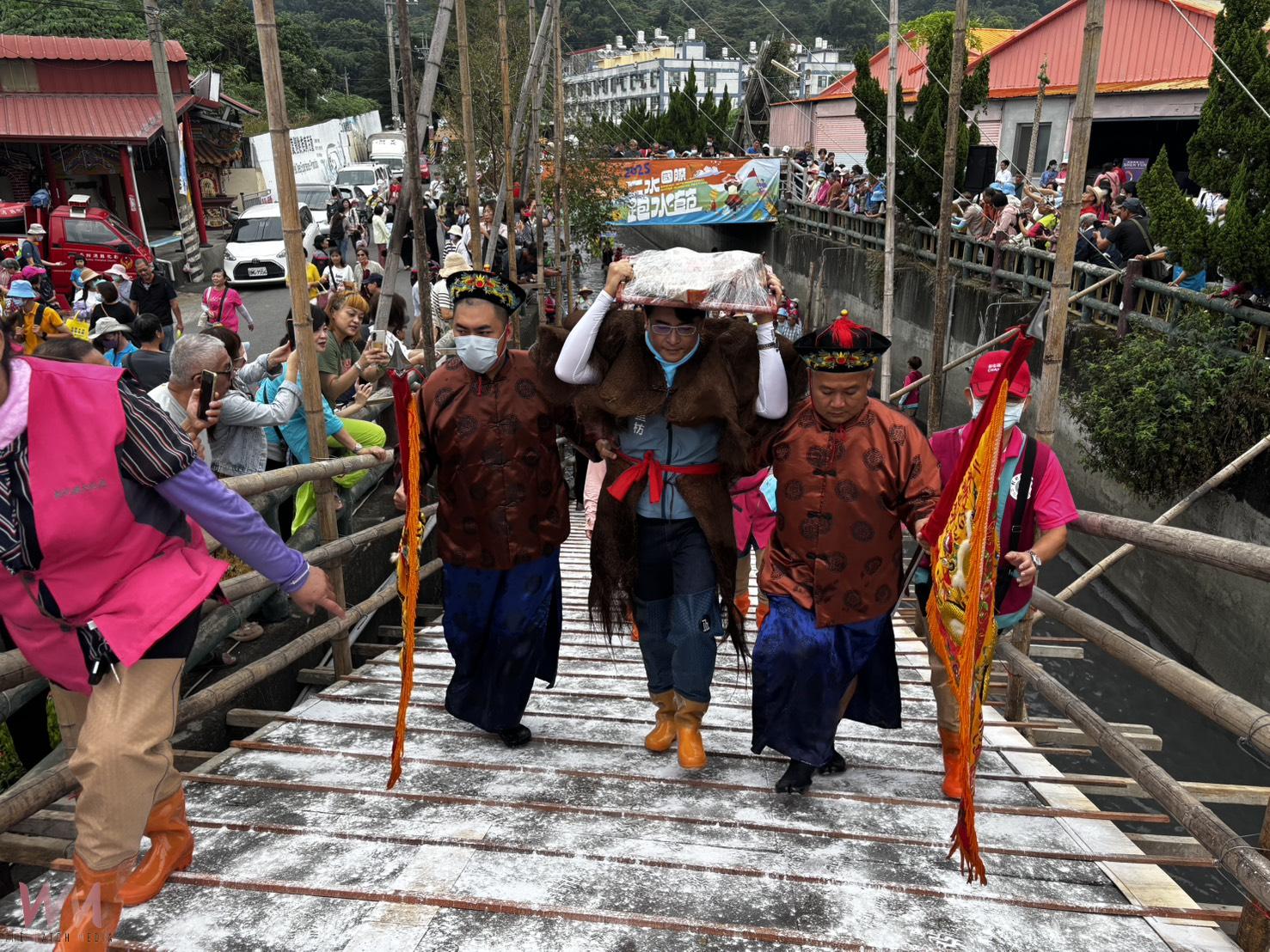 (有影片)/二水跑水節 全台唯一水圳節慶 引水人頭頂牲禮祈豐收 - https://www.watchmedia01.com