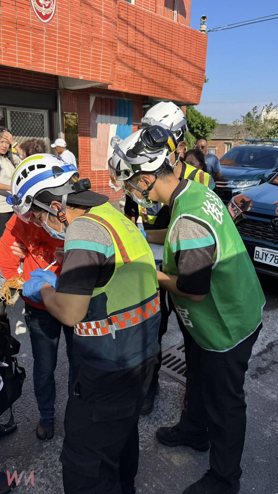 鐵牛蚵車傳動軸斷裂 瞬間倒退嚕 10遊客輕傷送醫 - https://www.watchmedia01.com
