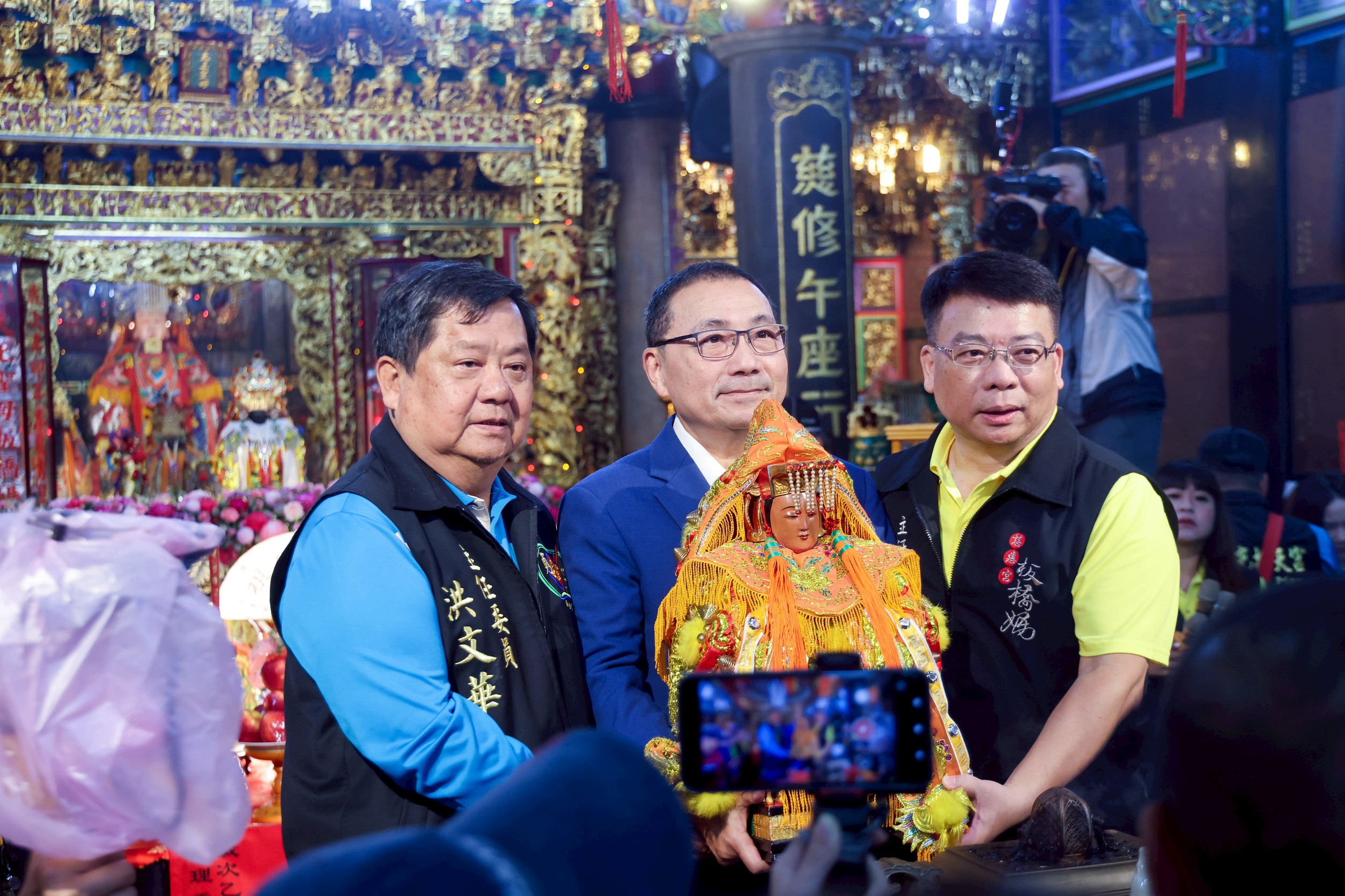 板橋慈惠宮與白沙屯拱天宮百年會香侯友宜祈佑市民安居樂業 - https://www.watchmedia01.com