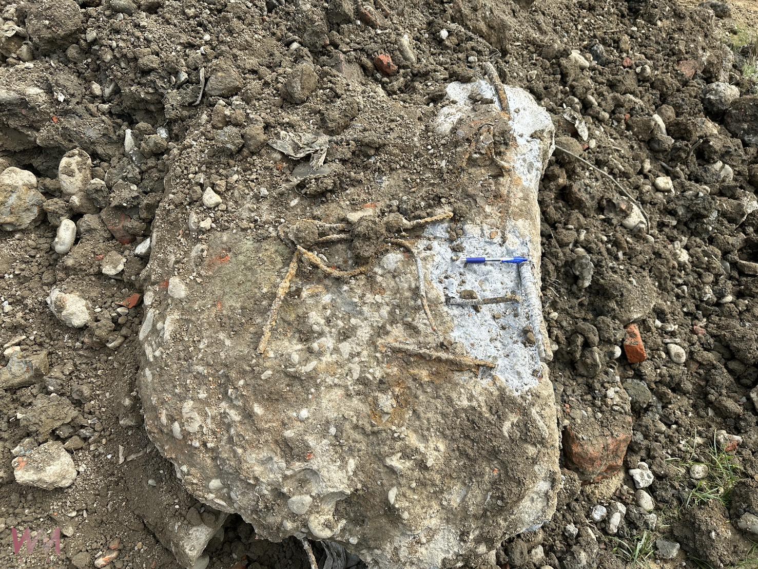 新竹棒球場開挖外野區域回填土      驚見混雜大型混凝土塊與廢材 - https://www.watchmedia01.com
