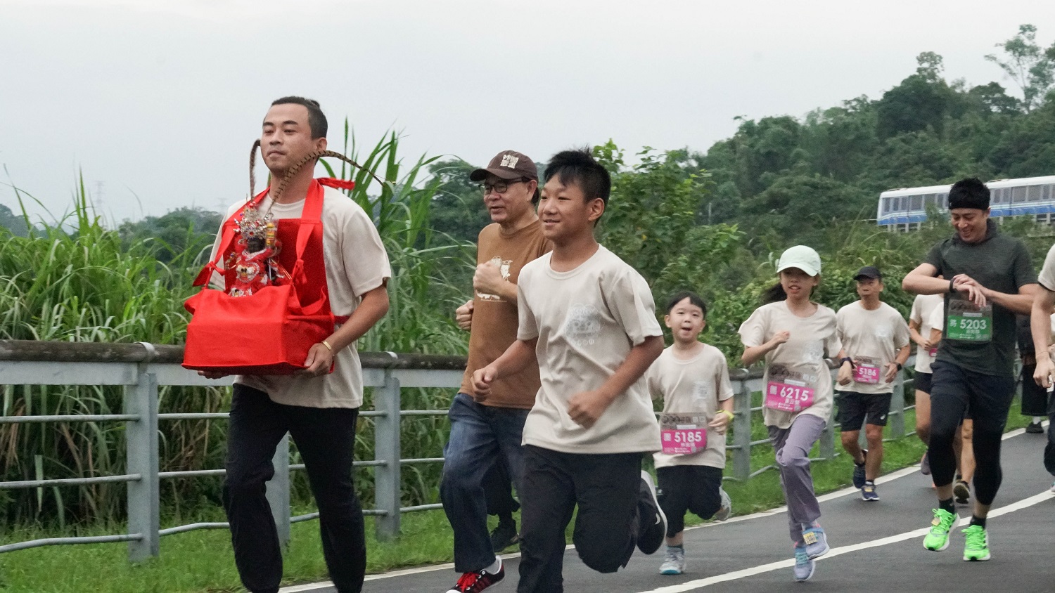 與「神」同行!瘋神紀公益路跑 神獸、神將與神團共譜文化與信仰 - https://www.watchmedia01.com