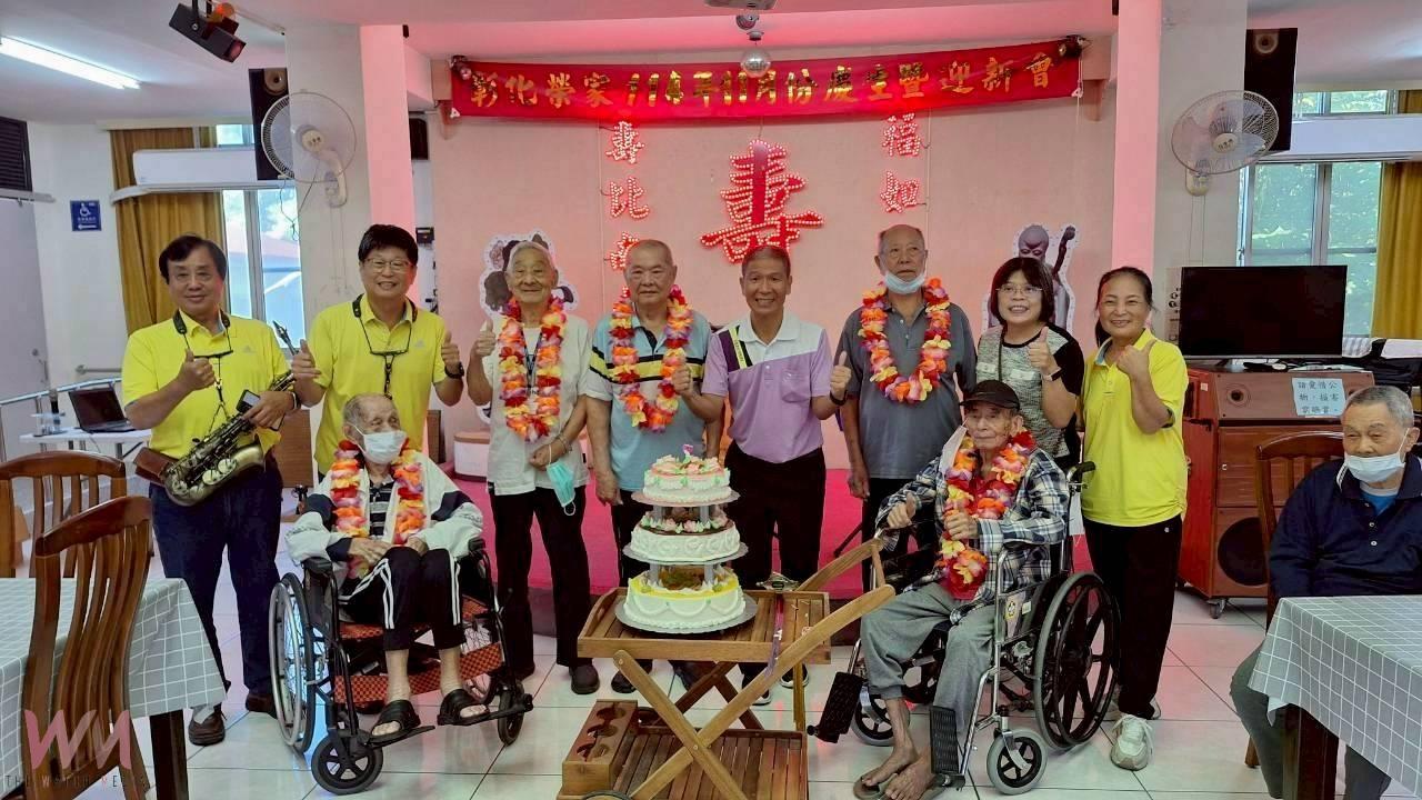 （有影片）／六腳Do薩克斯風樂團奏響榮家秋日慶生會　長輩笑聲滿溢 - https://www.watchmedia01.com