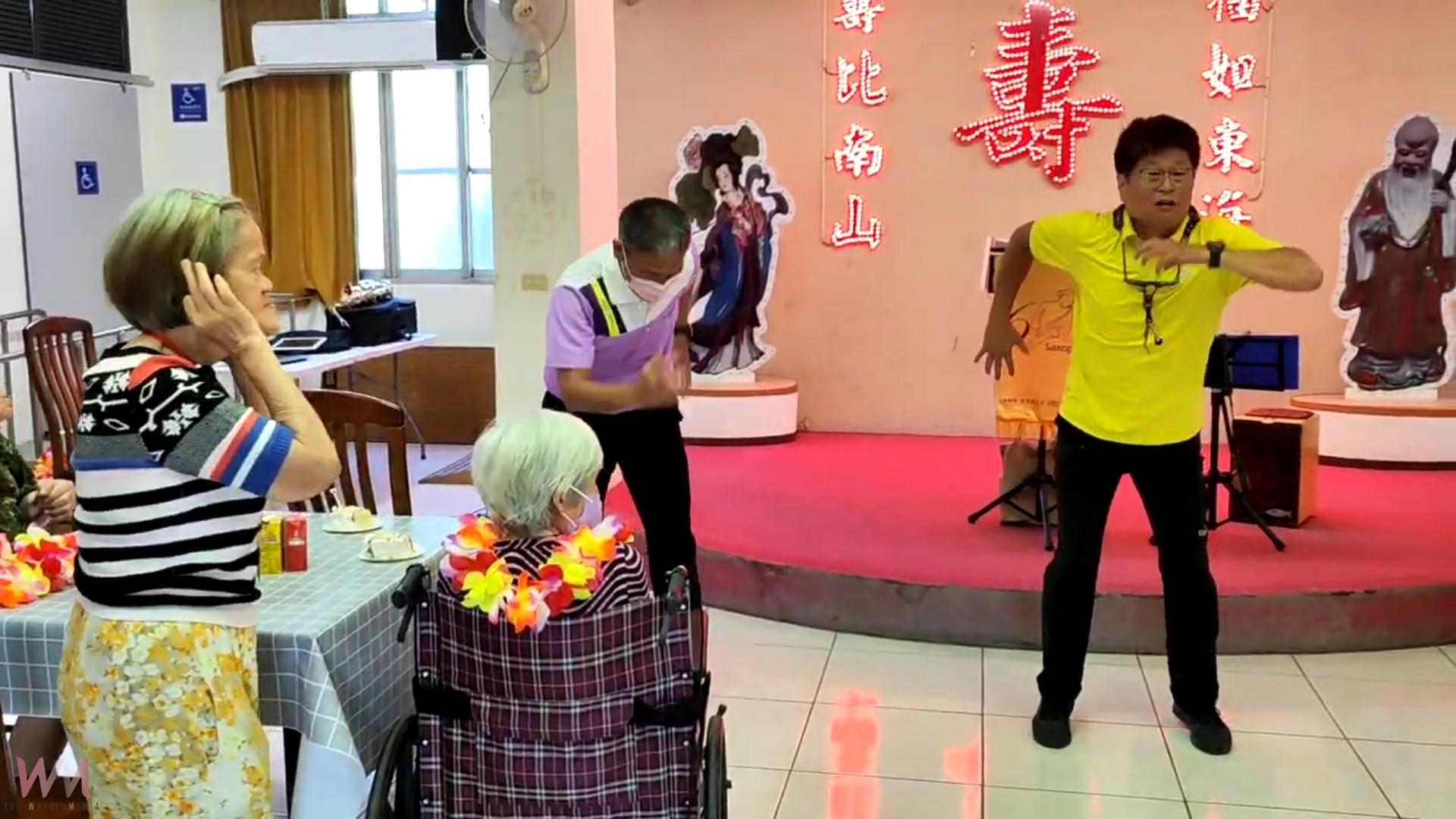 （有影片）／六腳Do薩克斯風樂團奏響榮家秋日慶生會　長輩笑聲滿溢 - https://www.watchmedia01.com