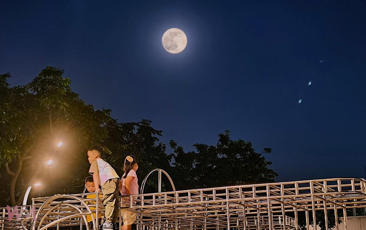 年度最壯觀超級月亮登場 屏幸福公園近距離觀測月表震撼 - https://www.watchmedia01.com