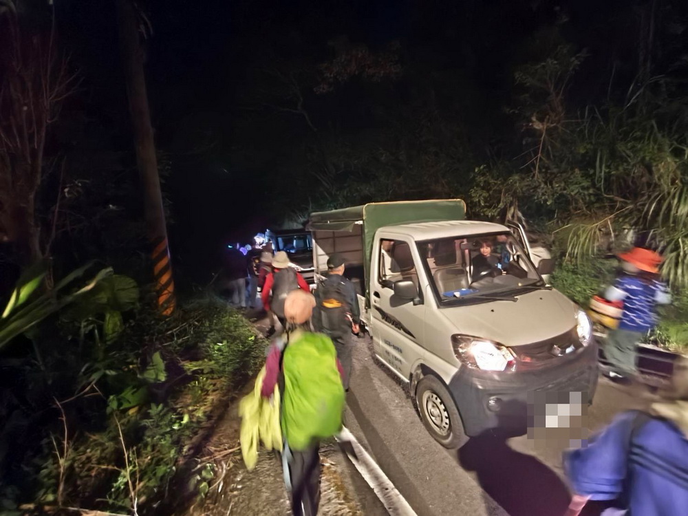 「桃園最美的風景是人」 大溪警雪中送炭 登山團拋錨山區獲暖心救援 - https://www.watchmedia01.com