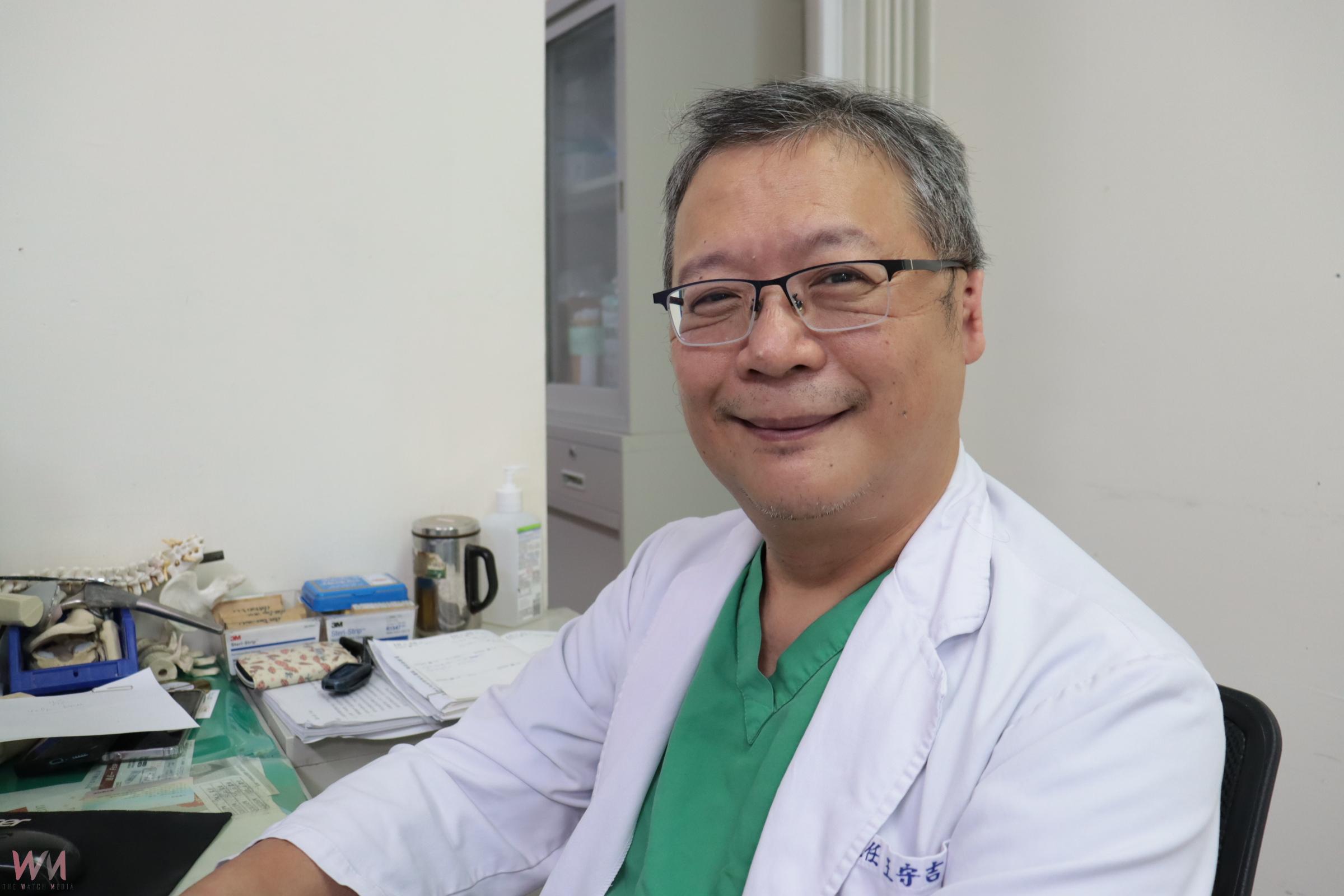 (有影片)/偏鄉長輩口中的「小耳醫師」 王守吉榮獲資深典範醫師獎 - https://www.watchmedia01.com