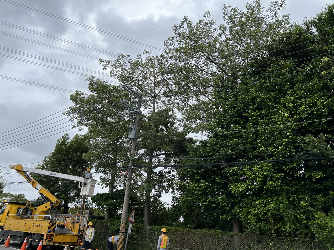 鳳凰颱風來襲 台電桃園區營業處全面戒備 籲民眾多用網路查停電資訊 - https://www.watchmedia01.com