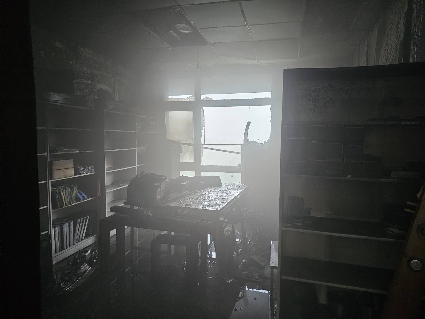颱風休假天佛光大學雲起樓四樓竄黑煙 起火原因待查 - https://www.watchmedia01.com