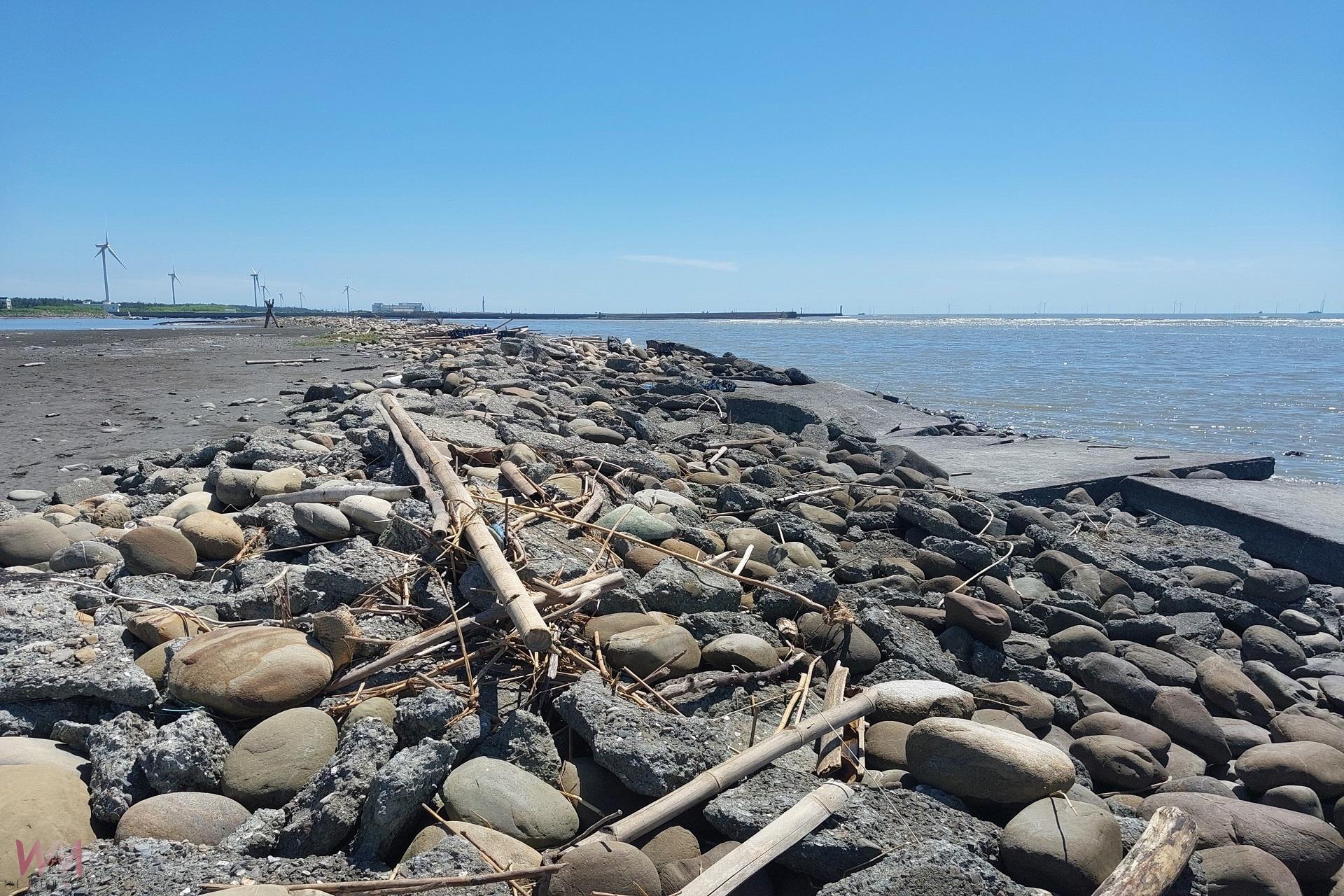 鳳凰颱風濁水溪流木勿撿拾 先前自由撿拾公告已失效 - https://www.watchmedia01.com