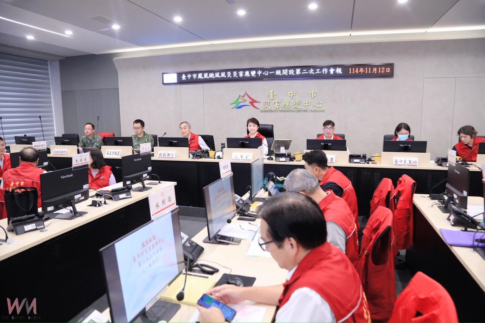 鳳凰颱風路徑飄忽不定 盧秀燕坐鎮災害應變中心:市民家人勿掉以輕心 - https://www.watchmedia01.com