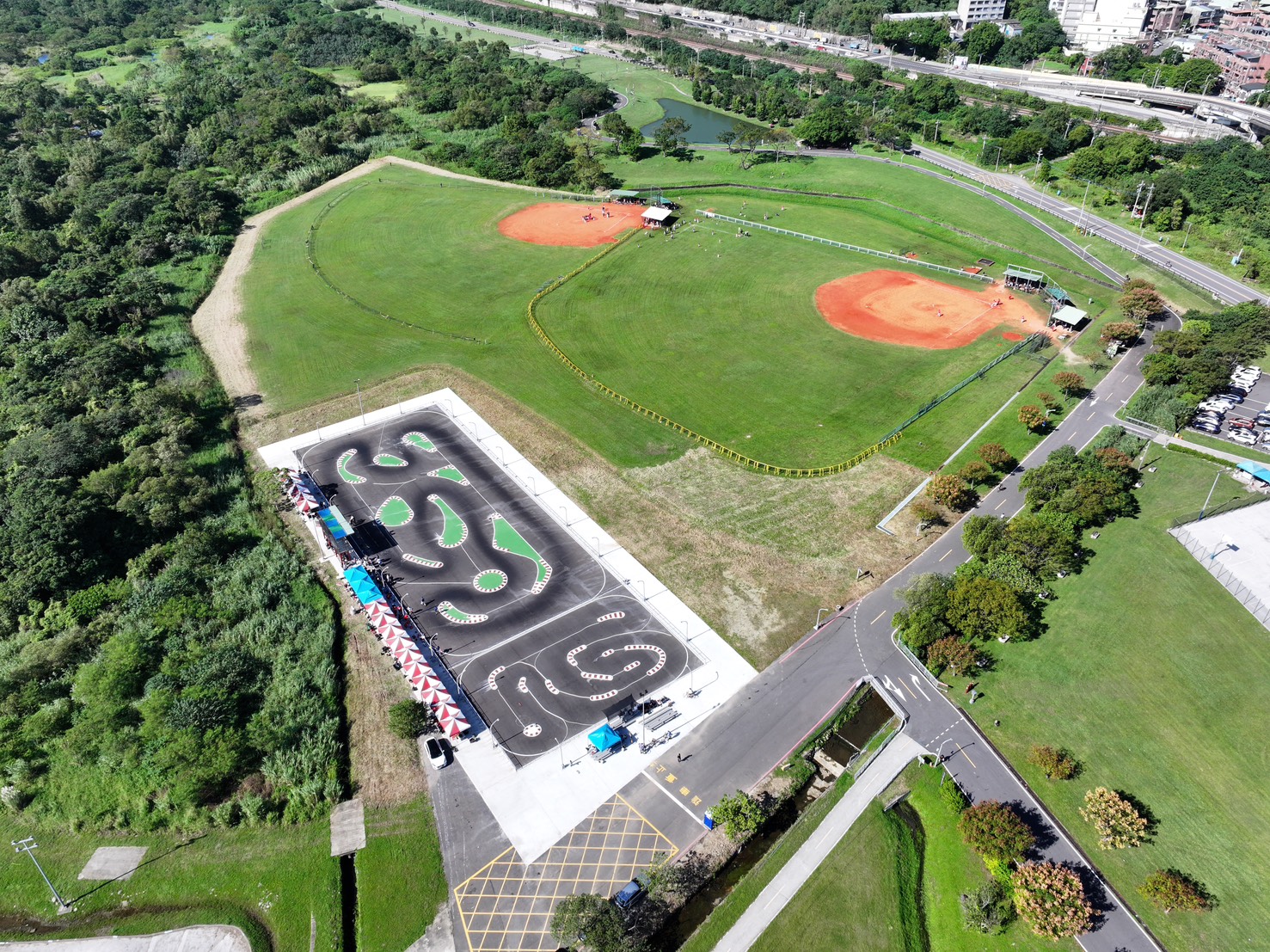 區域運動休閒環境再升級!新北山佳棒壘球場與遙控賽車場全新啟用 - https://www.watchmedia01.com