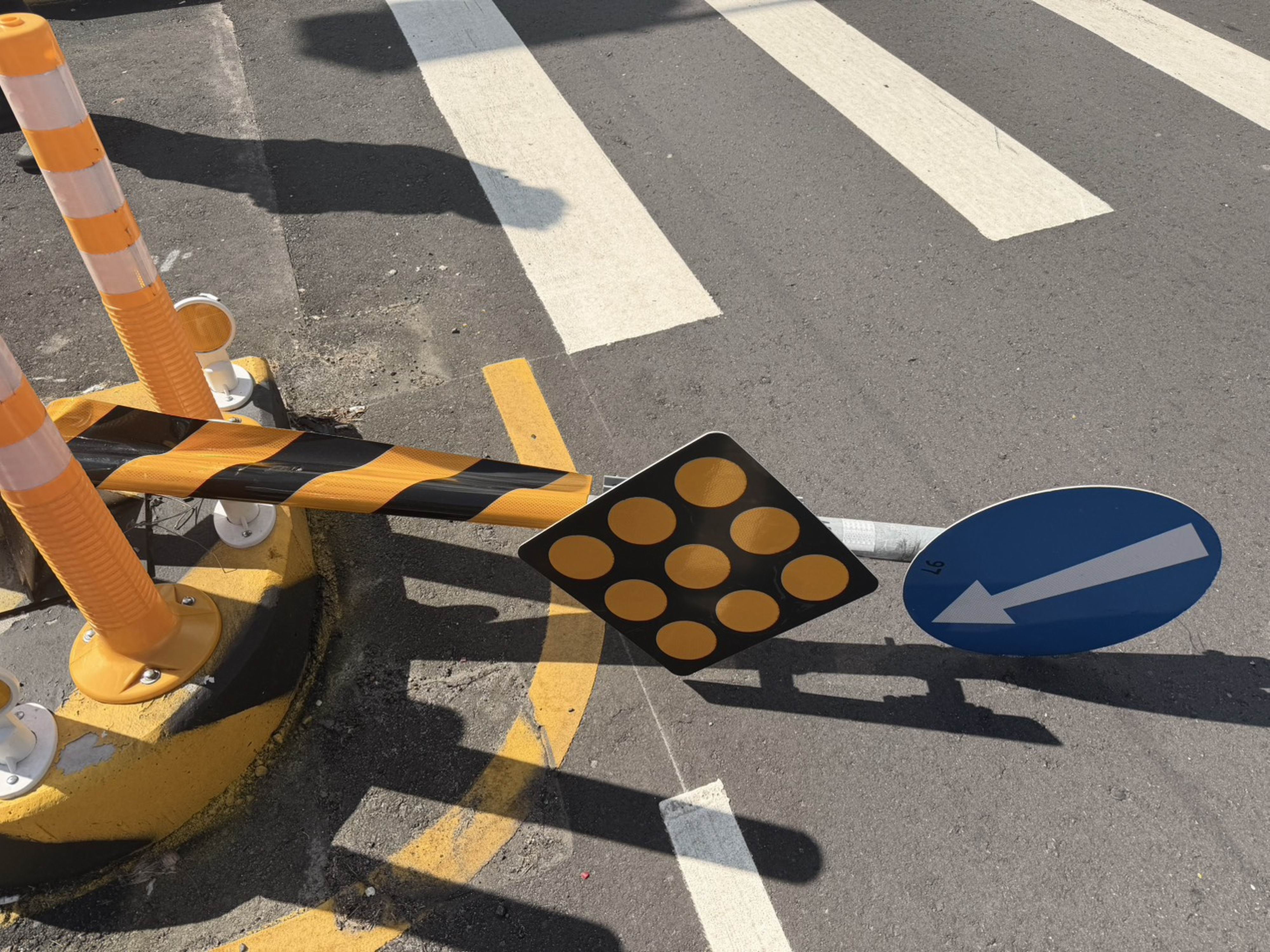 彰南路行人庇護島屢遭撞斷 公路局喊「已盡力防護」 - https://www.watchmedia01.com