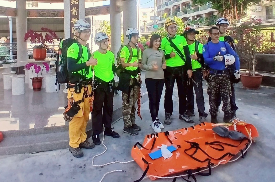 三位重量級貴賓勇闖柴山叢林!邱議瑩、李永得、陳美雅親演受困者 用行動支持《ORT搜索救援訓練》、為高雄淺山安全把關 - https://www.watchmedia01.com