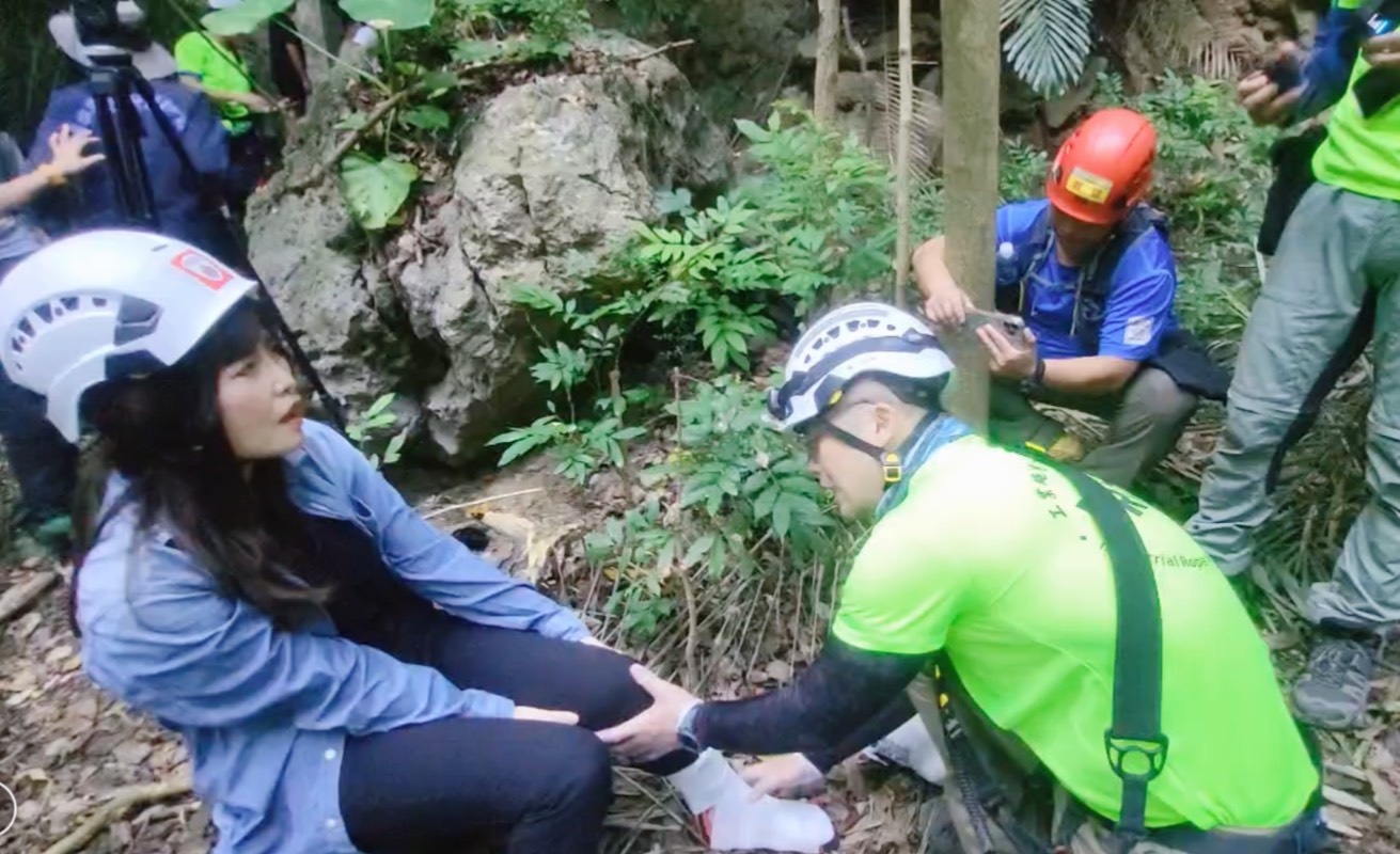 三位重量級貴賓勇闖柴山叢林!邱議瑩、李永得、陳美雅親演受困者 用行動支持《ORT搜索救援訓練》、為高雄淺山安全把關 - https://www.watchmedia01.com