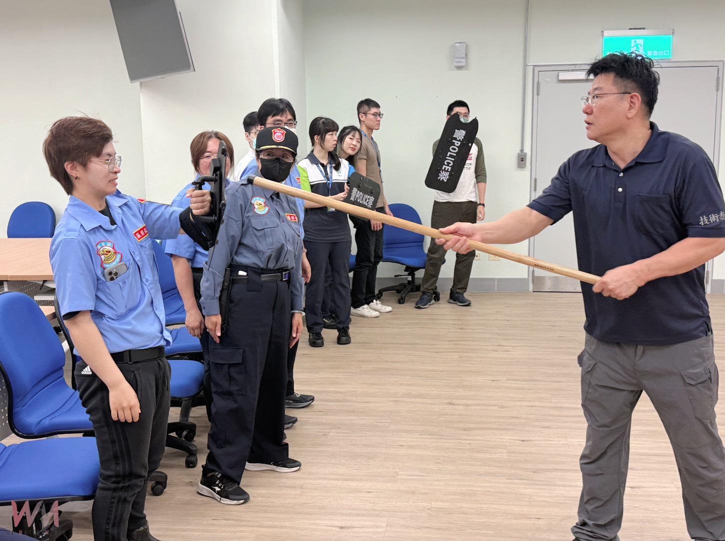 市警教官授防具竅訣 三方合力建構台中捷運安全防護網 - https://www.watchmedia01.com