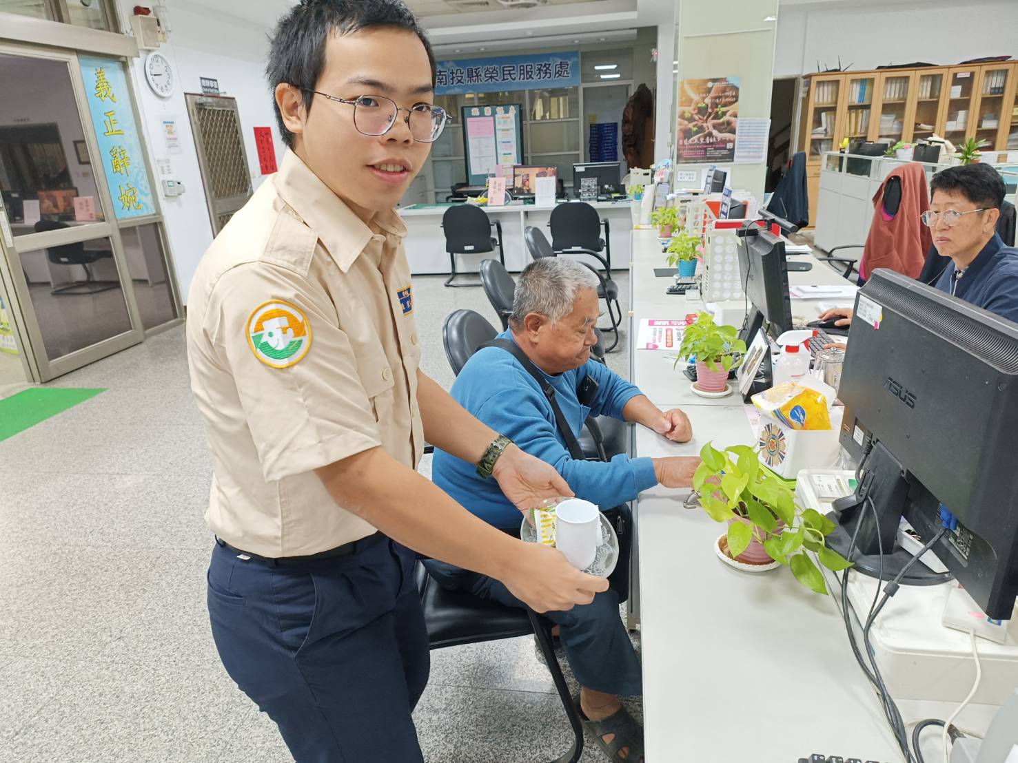 南投縣榮民服務處貼心備暖飲 熱薑茶暖胃更暖心 - https://www.watchmedia01.com