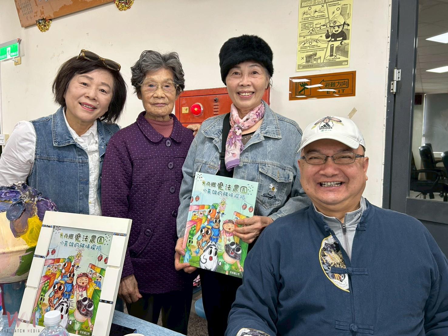 (有影片)/芳苑長輩繪本發表會 不識字也能當作者 描繪家鄉農漁生活 - https://www.watchmedia01.com