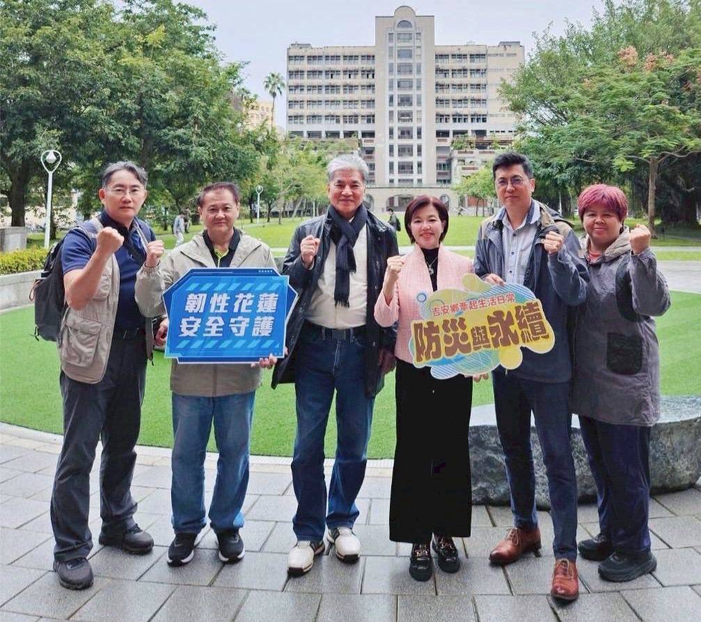 游淑貞（圖右3）拜訪前內政部長李鴻源教授請益韌性防災的治理。吉安鄉公所/提供