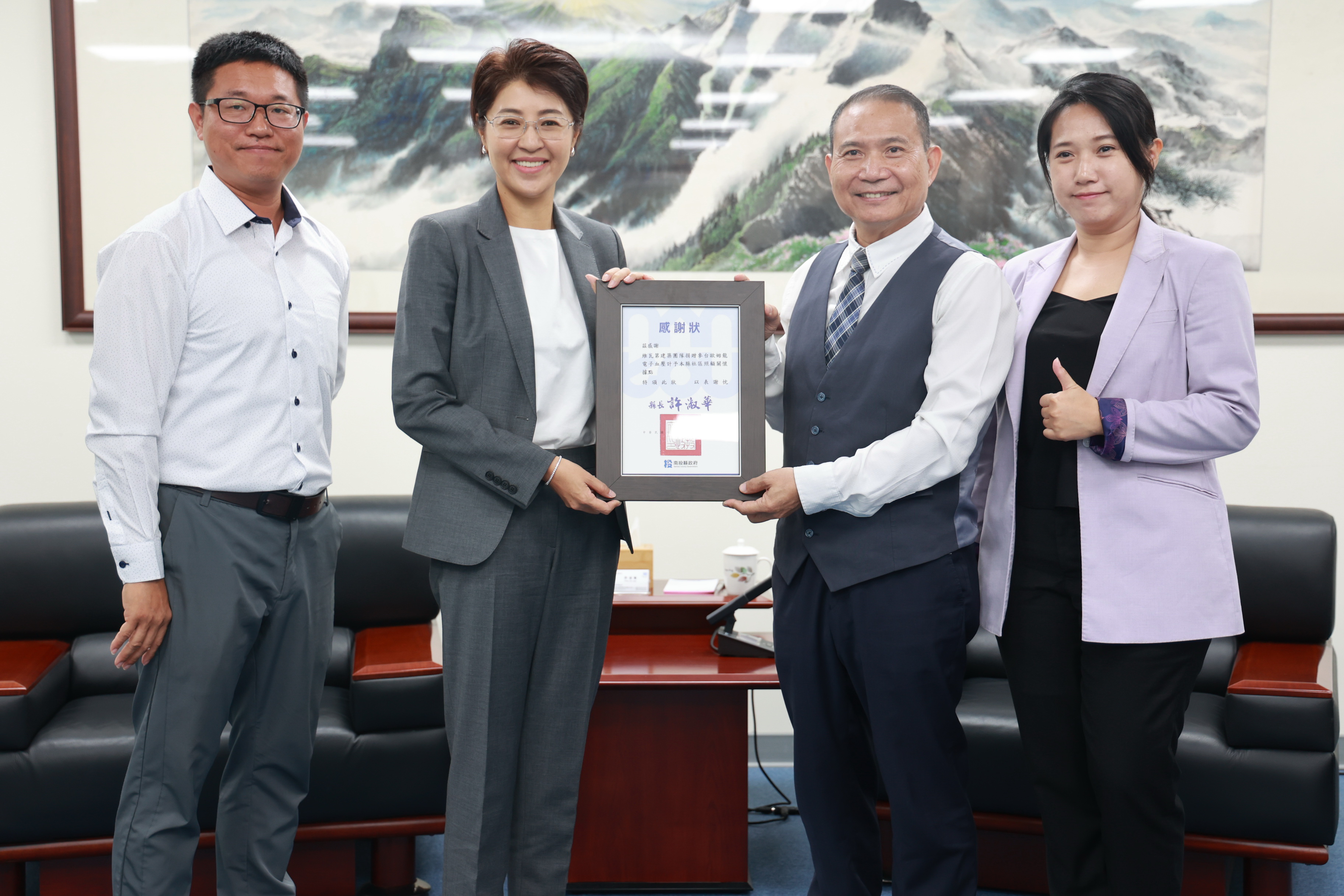 維瓦第捐贈血壓計 許淑華縣長頒感謝狀 - https://www.watchmedia01.com