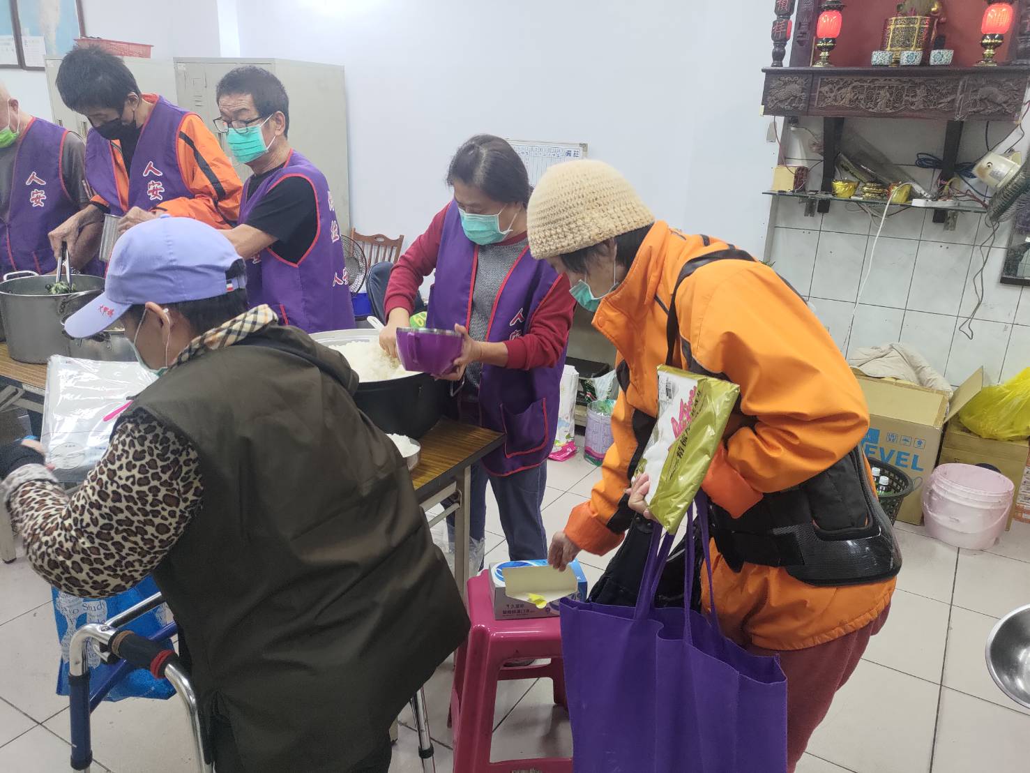 人安基金會彰化平安站提前送暖　保暖物資陪弱勢平安過冬 - https://www.watchmedia01.com