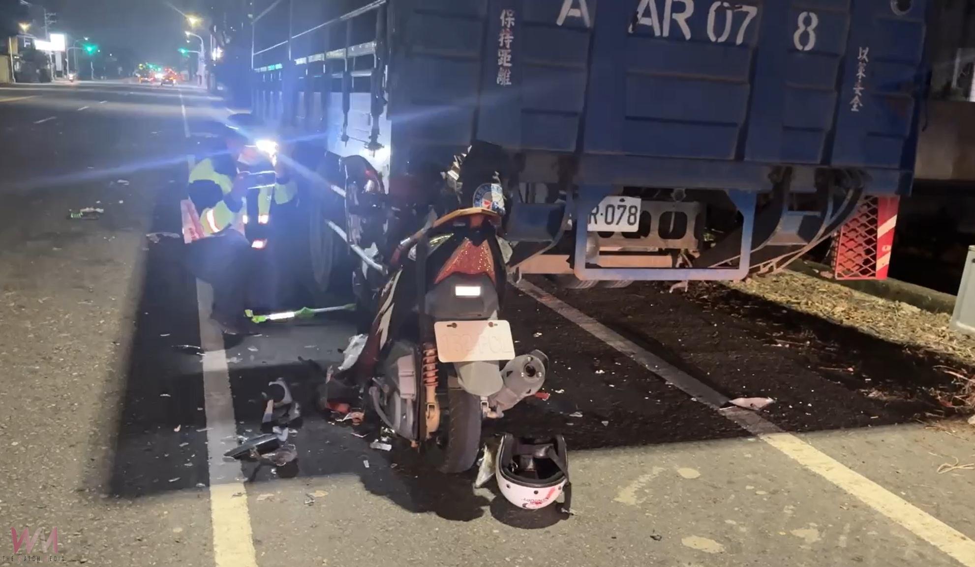 （有影片）／斗六騎士疑自撞違停大貨車　受困車底搶救不治身亡 - https://www.watchmedia01.com