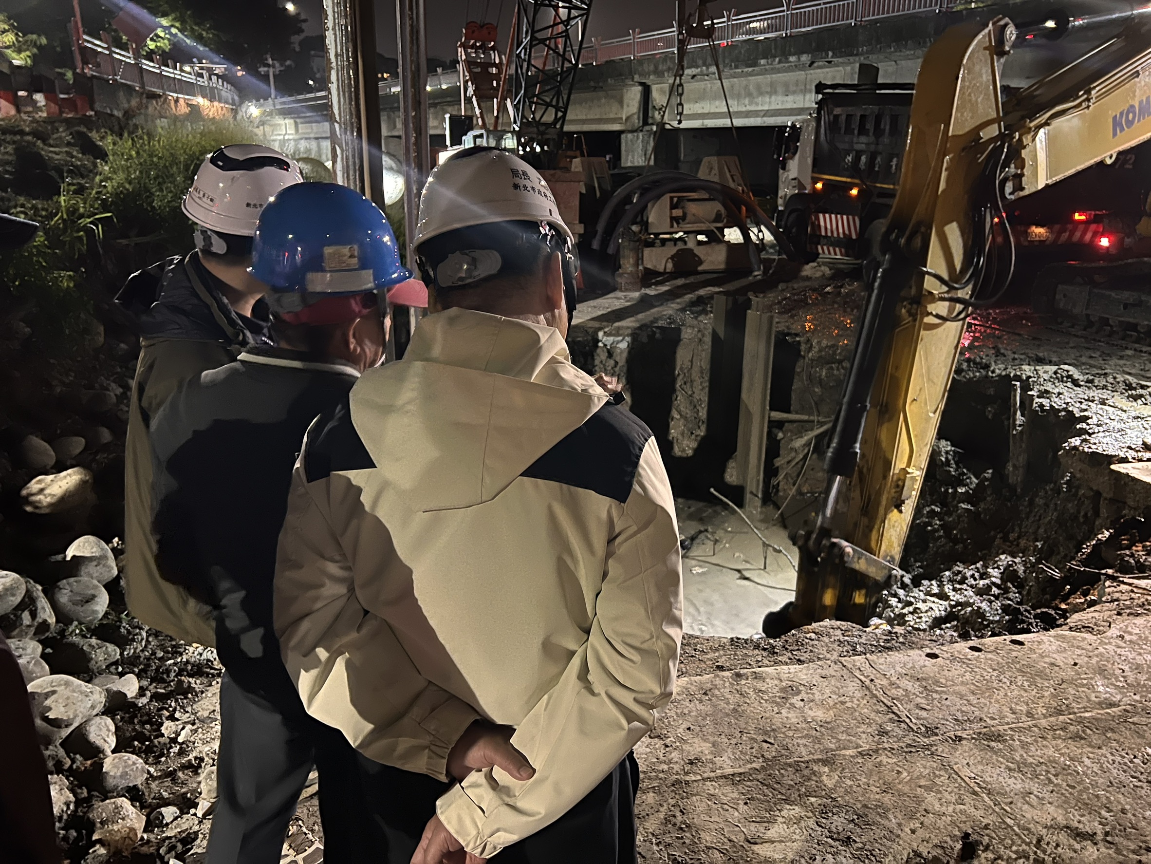 淡北道路基樁施工誤挖自來水管 新北工務局第一時間搶修、盡速復水 - https://www.watchmedia01.com